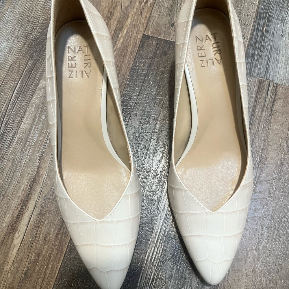 Naturalizer Mali Ivory Croc-Embossed Heels 8.5 N